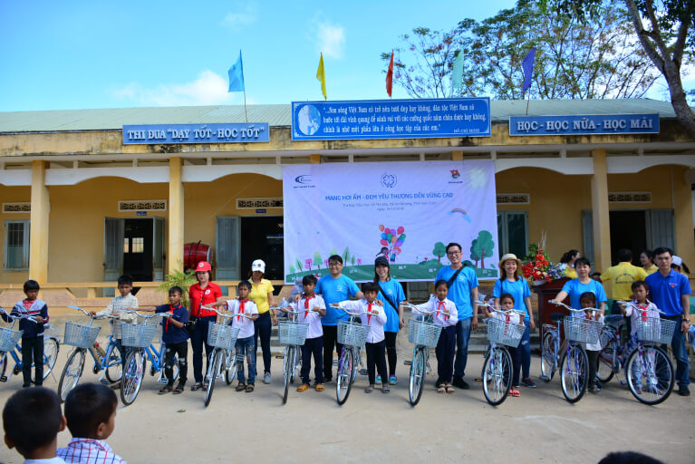 students are lining up with their new bycicle