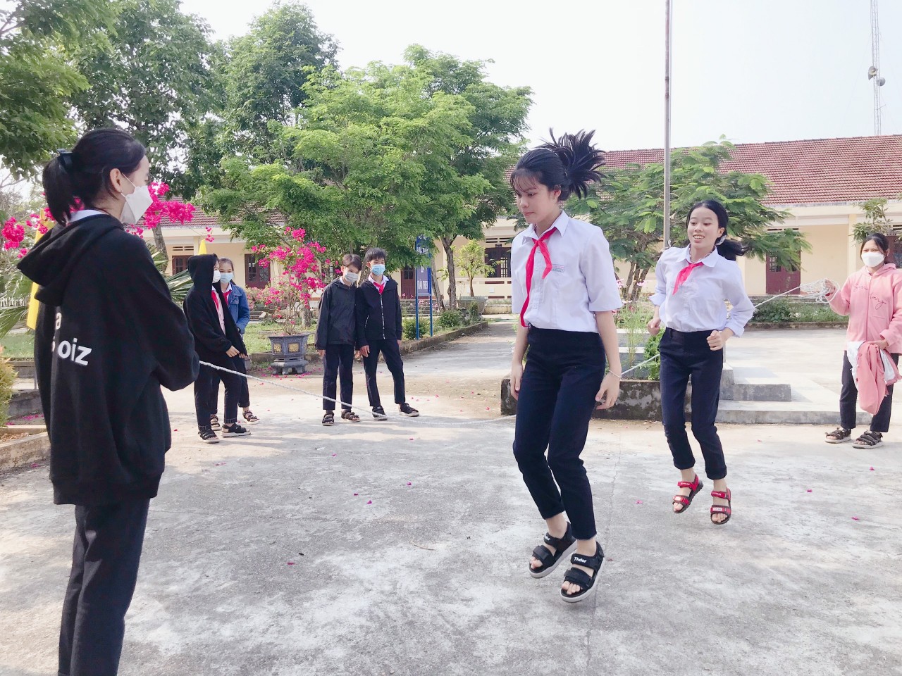students are play jump road